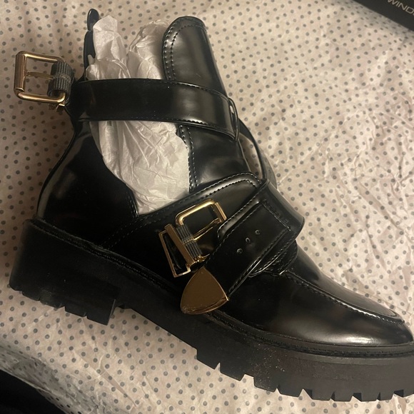 Black chunky boot with belt buckles - Picture 3 of 3